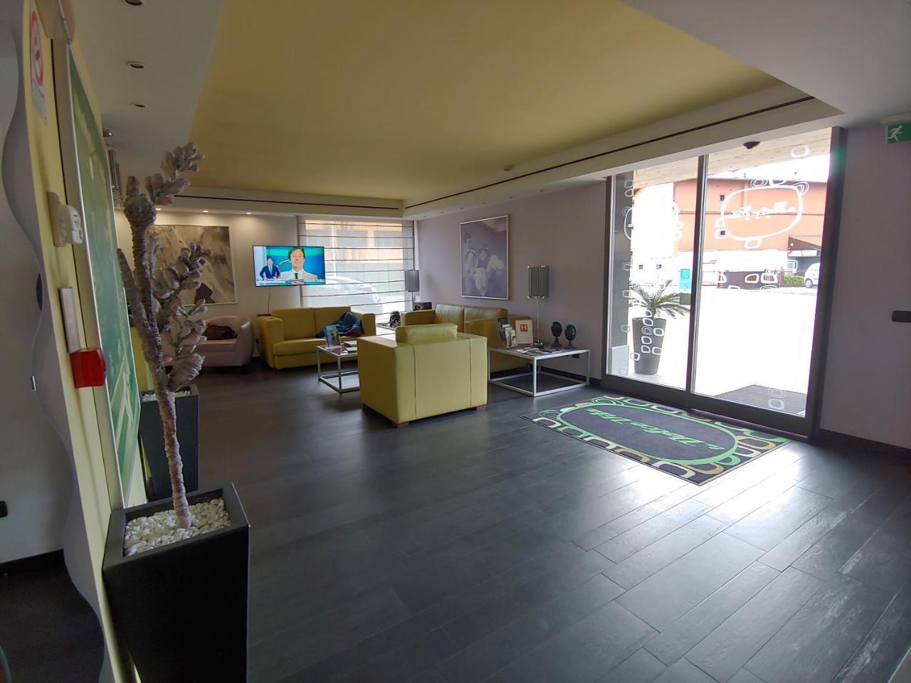 Invilladiserio Hotel Villa di Serio Eksteriør bilde